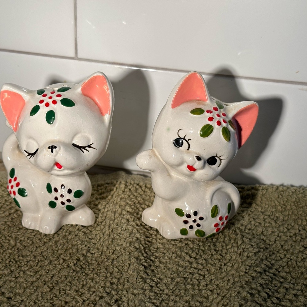 Christmas Kitten salt and pepper